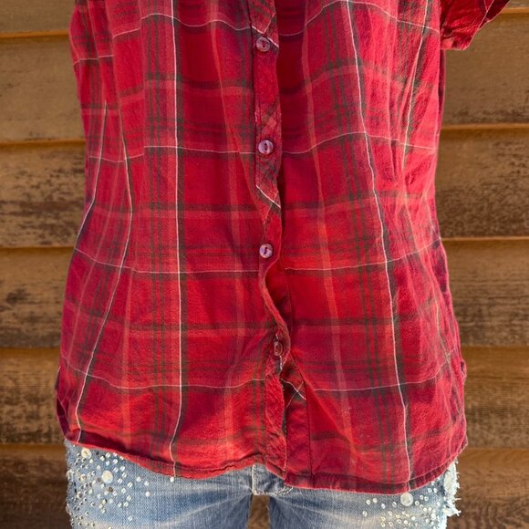 St. Johns Bay Red Plaid Short Sleeve Button-Up Womens Shirt Size L Cotton Casual - Picture 4 of 8